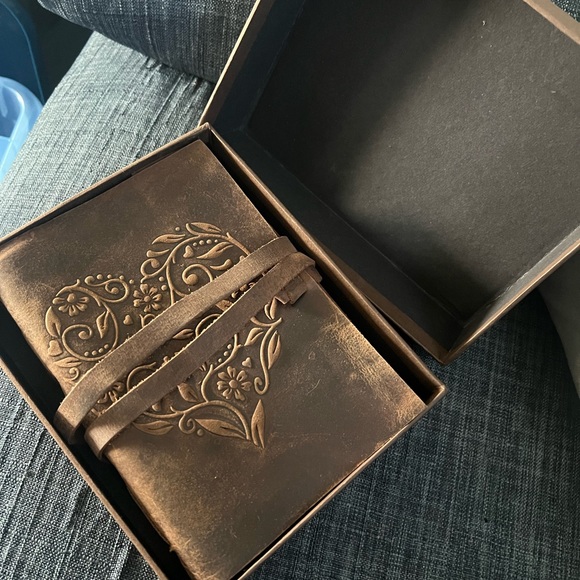 MOONSTAR HANDMADE LEATHER JOURNAL NEW - Picture 5 of 5